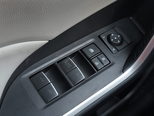 2025 Toyota RAV4 XLE FWD image 41