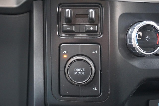 2023 Ford F-150 4WD XLT SuperCrew image 38
