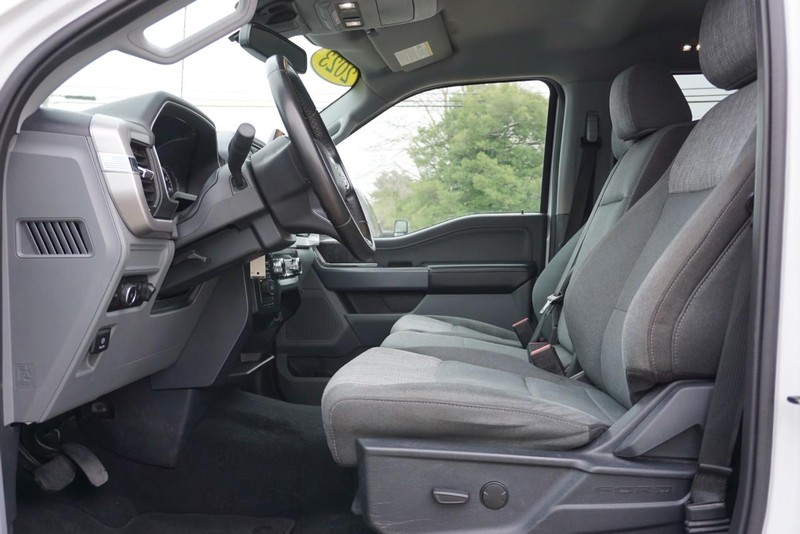 Ford F-150 Vehicle Full-screen Gallery Image 18