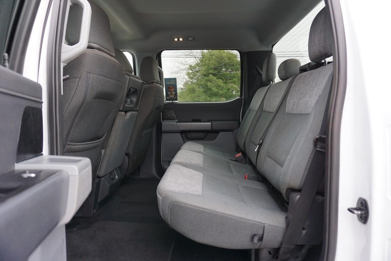 Ford F-150 Vehicle Full-screen Gallery Image 21