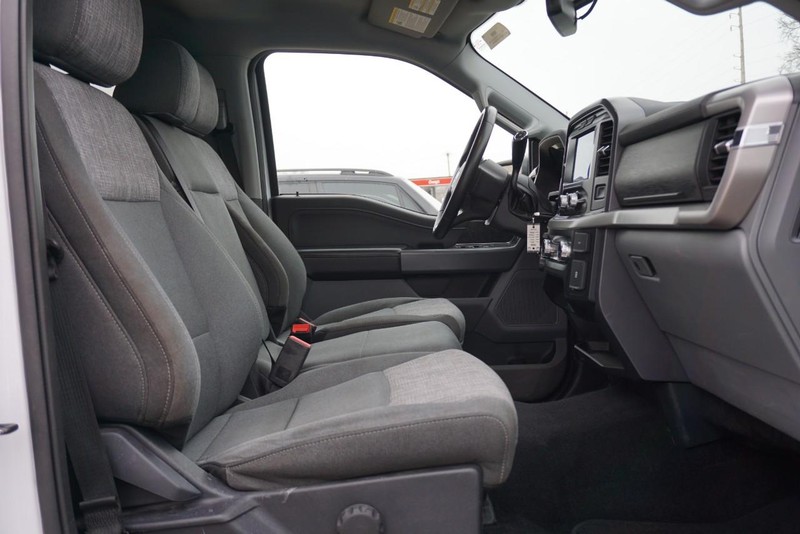 Ford F-150 Vehicle Full-screen Gallery Image 25