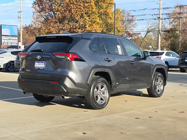 2025 Toyota RAV4 Hybrid XLE photo 2