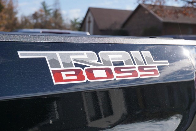 2021 Chevrolet Silverado 1500 4WD LT Trail Boss Crew Cab image 17