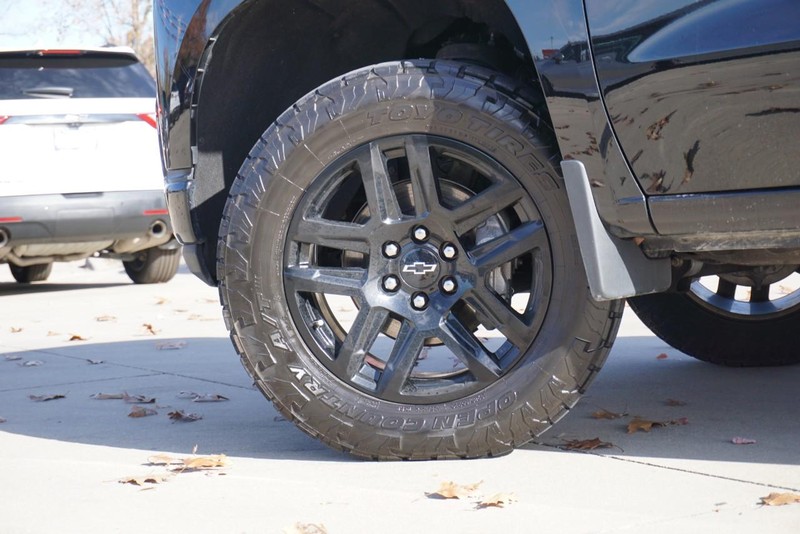 Chevrolet Silverado 1500 Vehicle Full-screen Gallery Image 15