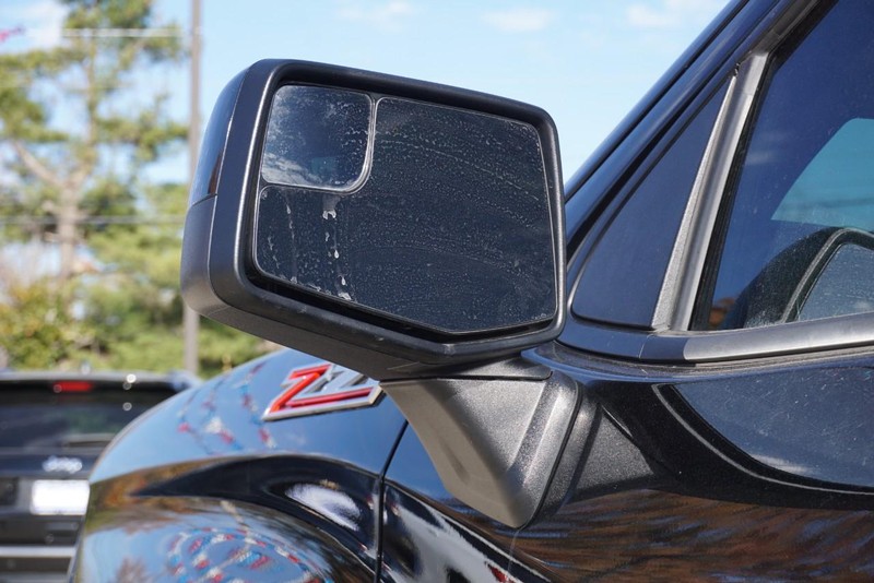 Chevrolet Silverado 1500 Vehicle Full-screen Gallery Image 16