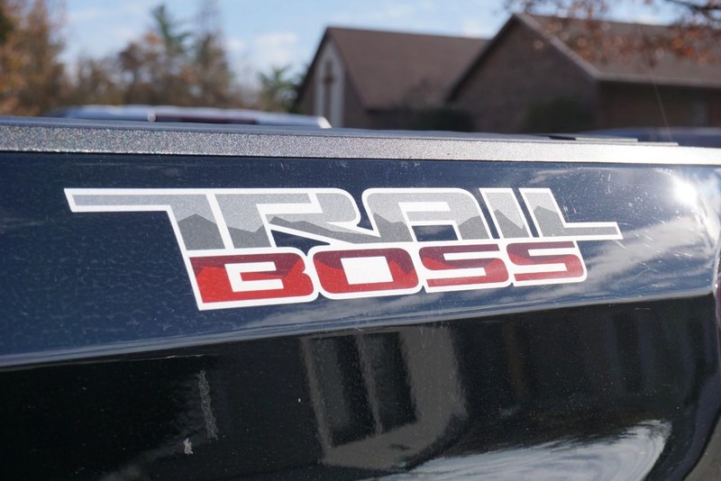 Chevrolet Silverado 1500 Vehicle Full-screen Gallery Image 17