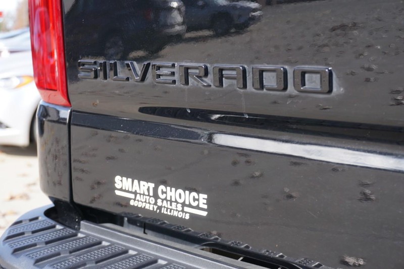 Chevrolet Silverado 1500 Vehicle Full-screen Gallery Image 21