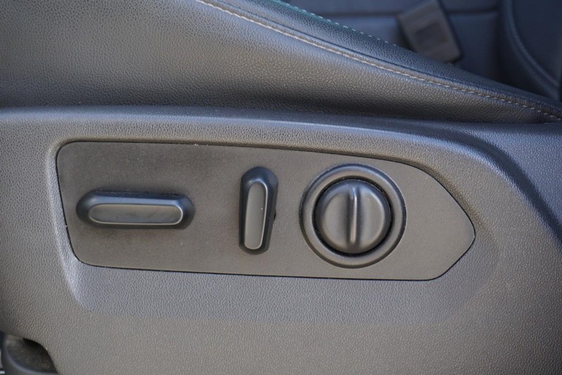 Chevrolet Silverado 1500 Vehicle Full-screen Gallery Image 24