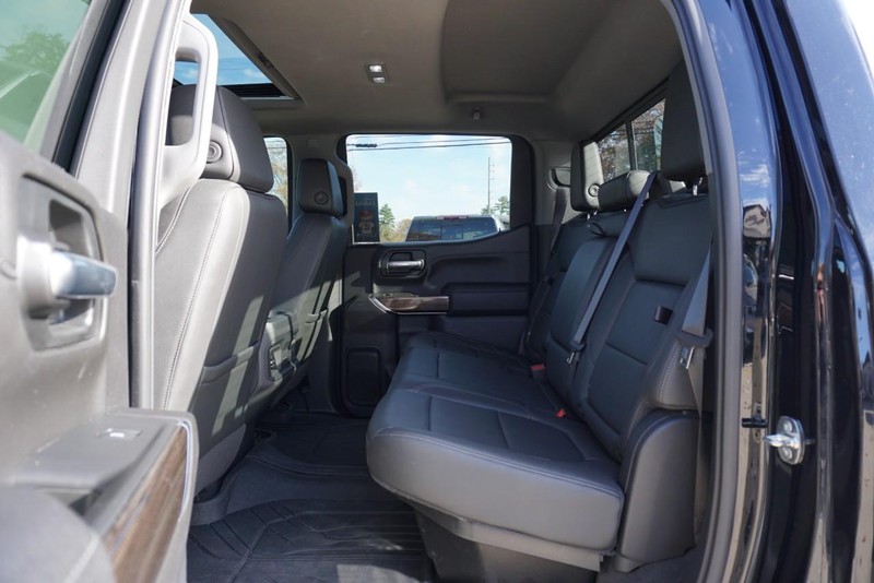 Chevrolet Silverado 1500 Vehicle Full-screen Gallery Image 26