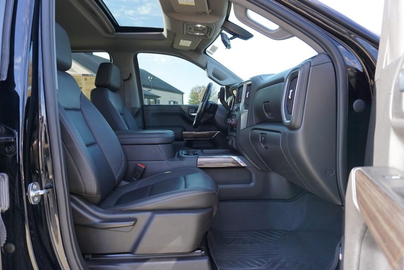 Chevrolet Silverado 1500 Vehicle Full-screen Gallery Image 30