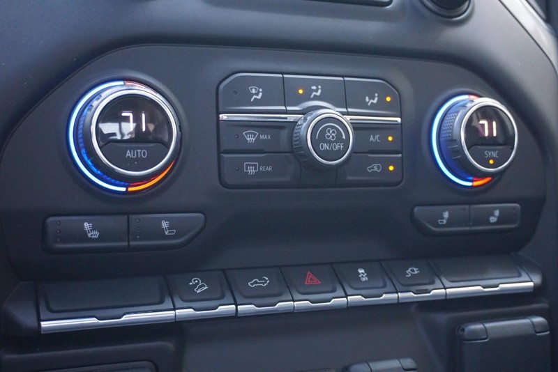 Chevrolet Silverado 1500 Vehicle Full-screen Gallery Image 40