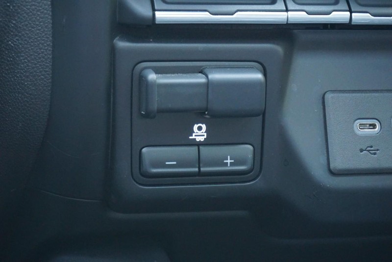 Chevrolet Silverado 1500 Vehicle Full-screen Gallery Image 43