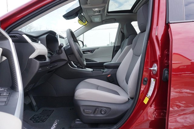 2024 Toyota RAV4 XLE FWD image 21