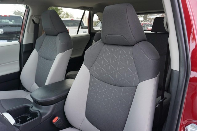 2024 Toyota RAV4 XLE FWD image 23