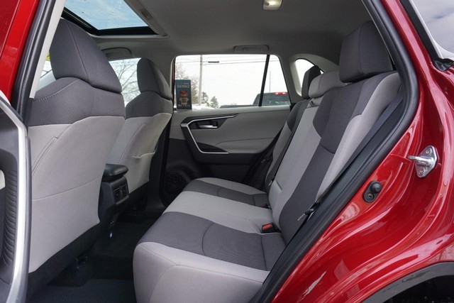 2024 Toyota RAV4 XLE FWD image 24