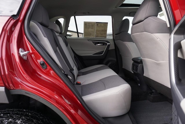 2024 Toyota RAV4 XLE FWD image 26