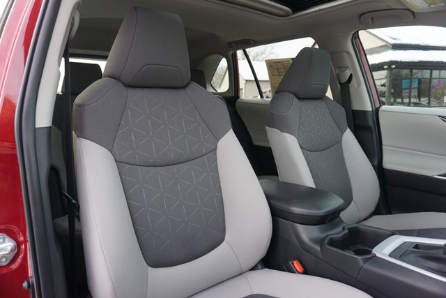 2024 Toyota RAV4 XLE FWD image 29