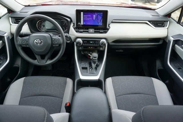 2024 Toyota RAV4 XLE FWD image 30