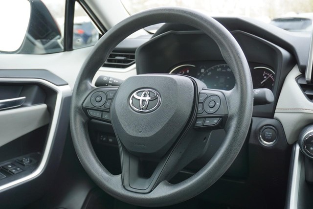 2024 Toyota RAV4 XLE FWD image 31