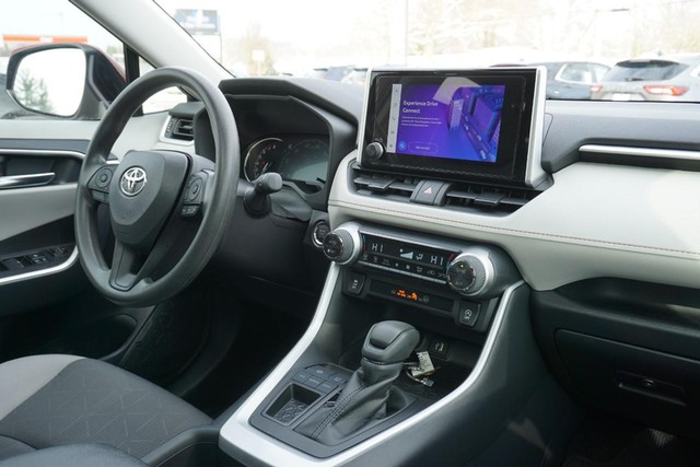 2024 Toyota RAV4 XLE FWD image 34