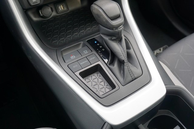 2024 Toyota RAV4 XLE FWD image 43