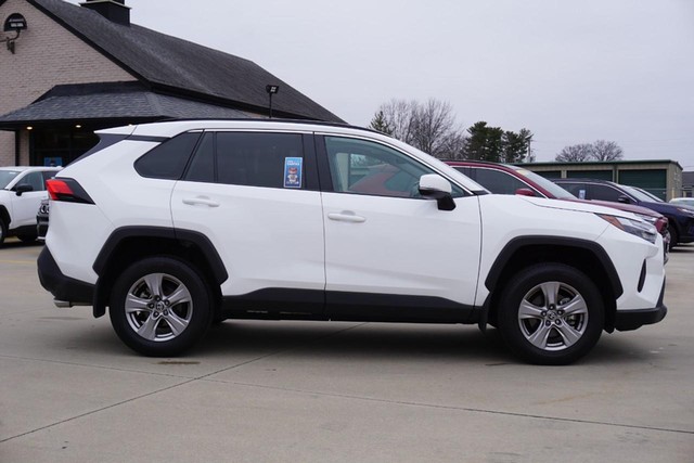 2024 Toyota RAV4 XLE FWD image 02