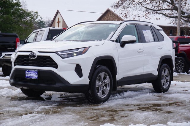 2024 Toyota RAV4 XLE photo 2