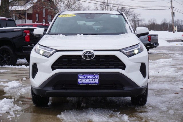 2024 Toyota RAV4 XLE photo 3
