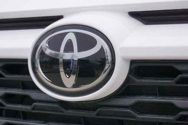 2024 Toyota RAV4 XLE FWD image 11