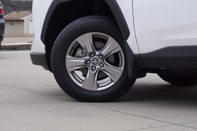 2024 Toyota RAV4 XLE FWD image 14