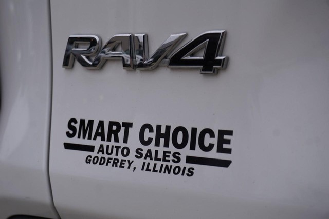 2024 Toyota RAV4 XLE FWD image 18