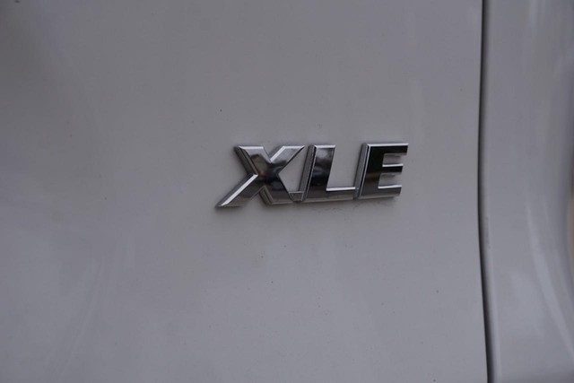 2024 Toyota RAV4 XLE FWD image 19