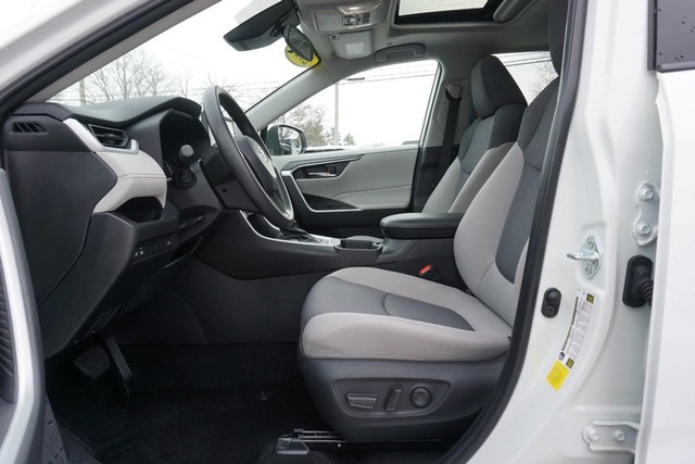 2024 Toyota RAV4 XLE FWD image 21