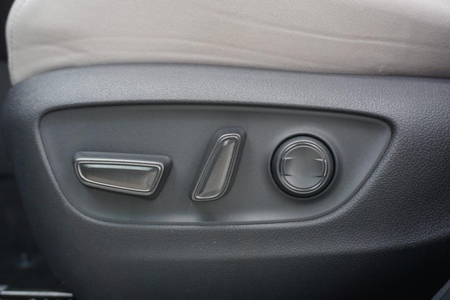 2024 Toyota RAV4 XLE FWD image 22