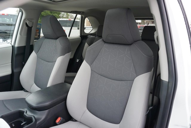 2024 Toyota RAV4 XLE FWD image 23