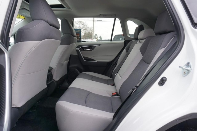 2024 Toyota RAV4 XLE FWD image 24