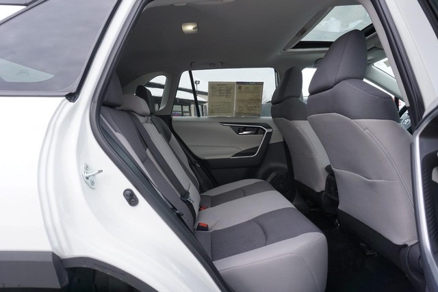 2024 Toyota RAV4 XLE FWD image 26