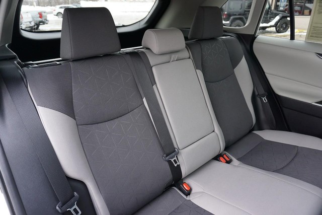 2024 Toyota RAV4 XLE FWD image 27