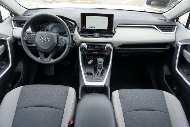 2024 Toyota RAV4 XLE FWD image 30