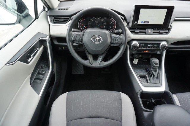 2024 Toyota RAV4 XLE FWD image 34