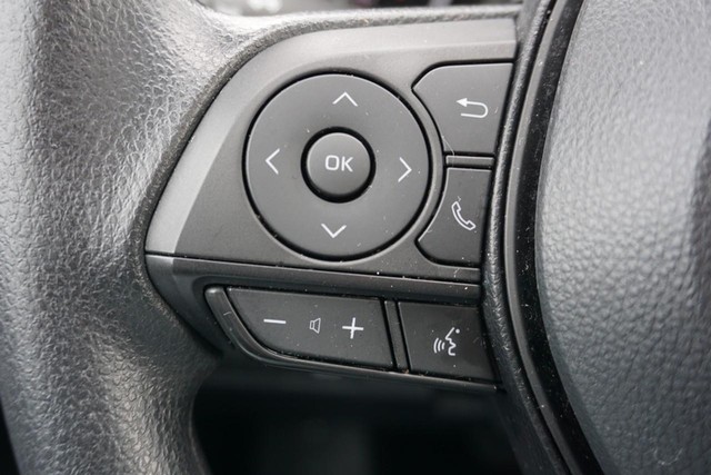 2024 Toyota RAV4 XLE FWD image 35