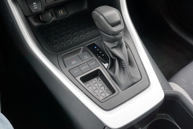 2024 Toyota RAV4 XLE FWD image 42