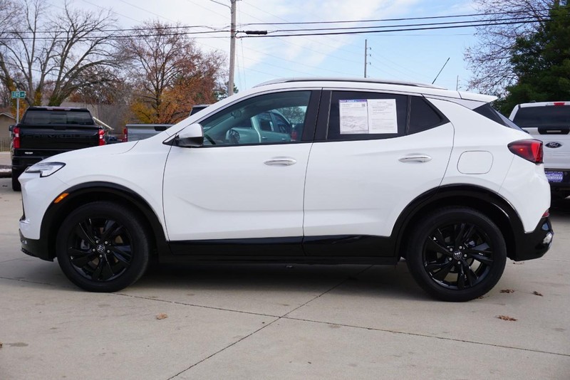 Buick Encore GX Vehicle Full-screen Gallery Image 06