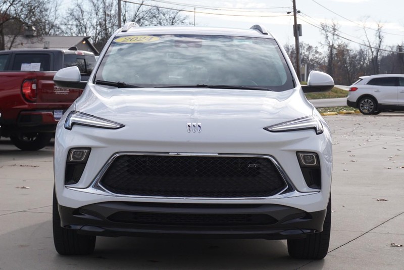 Buick Encore GX Vehicle Full-screen Gallery Image 08