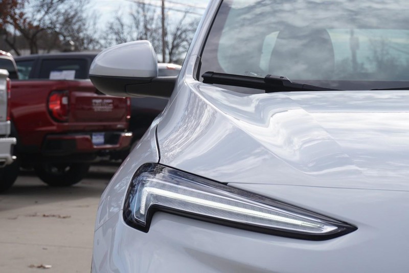 Buick Encore GX Vehicle Full-screen Gallery Image 09