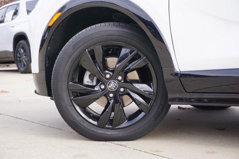 Buick Encore GX Vehicle Full-screen Gallery Image 14