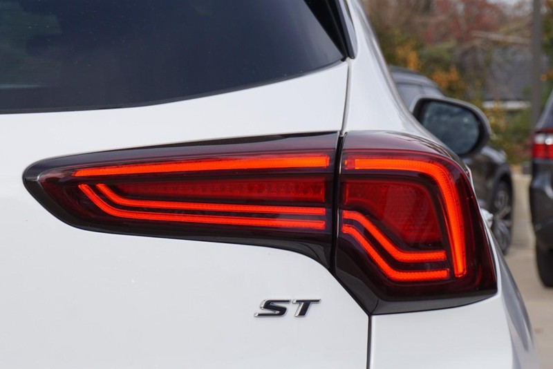 Buick Encore GX Vehicle Full-screen Gallery Image 16