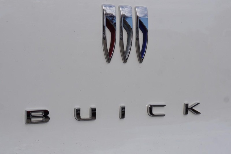 Buick Encore GX Vehicle Full-screen Gallery Image 18