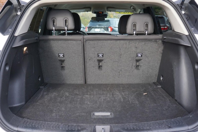 Buick Encore GX Vehicle Full-screen Gallery Image 20