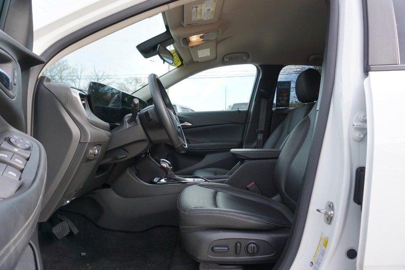 Buick Encore GX Vehicle Full-screen Gallery Image 21